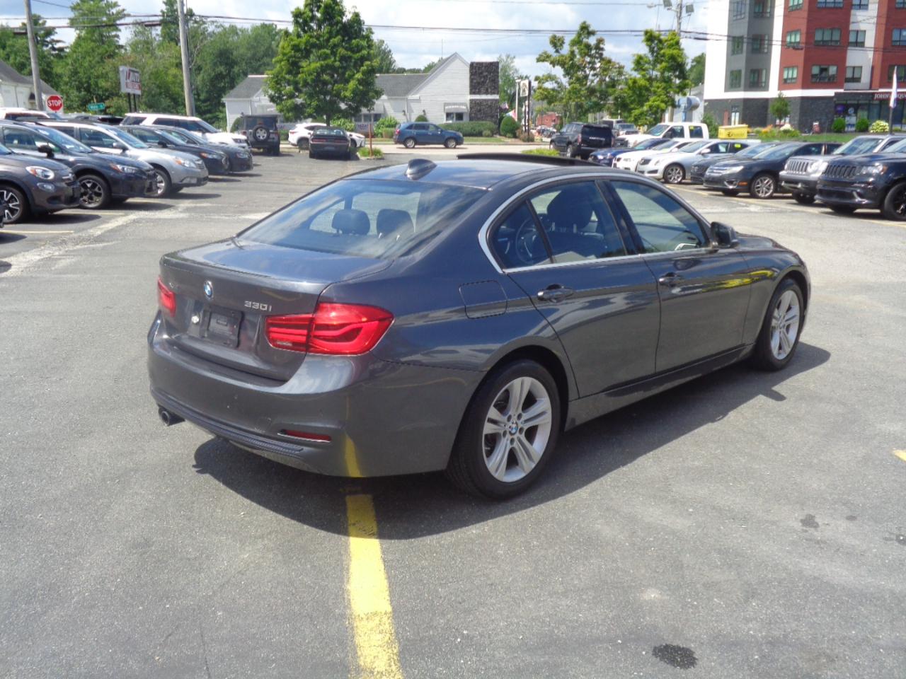 BMW 3 Series 330i xDrive Sedan 2017