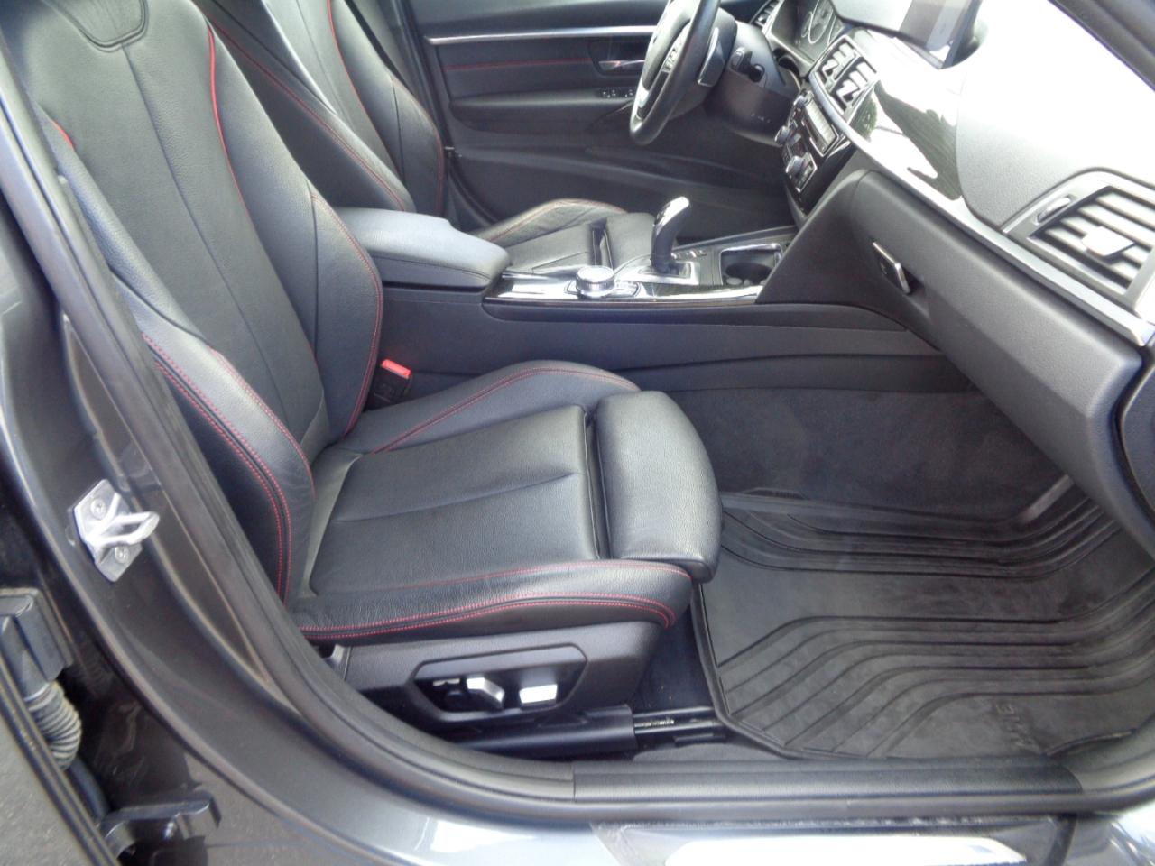 BMW 3 Series 330i xDrive Sedan 2017