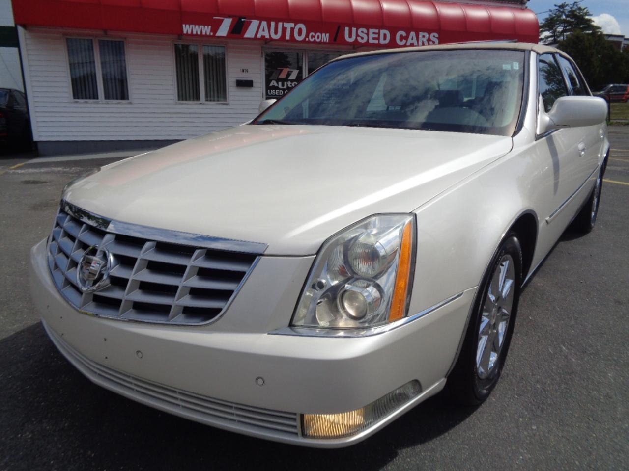 Cadillac DTS 4dr Sdn Luxury Collection 2011