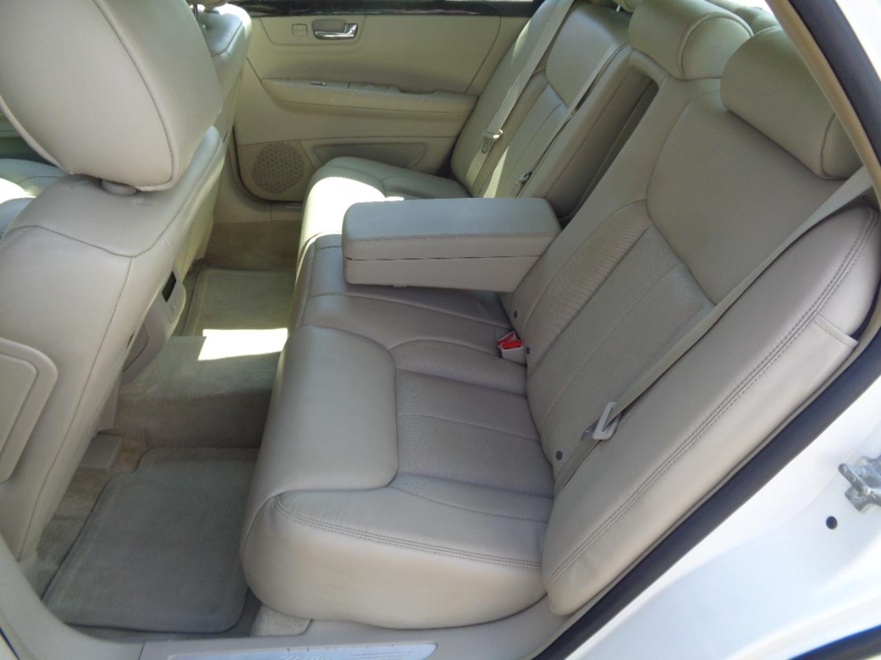 Cadillac DTS 4dr Sdn Luxury Collection 2011