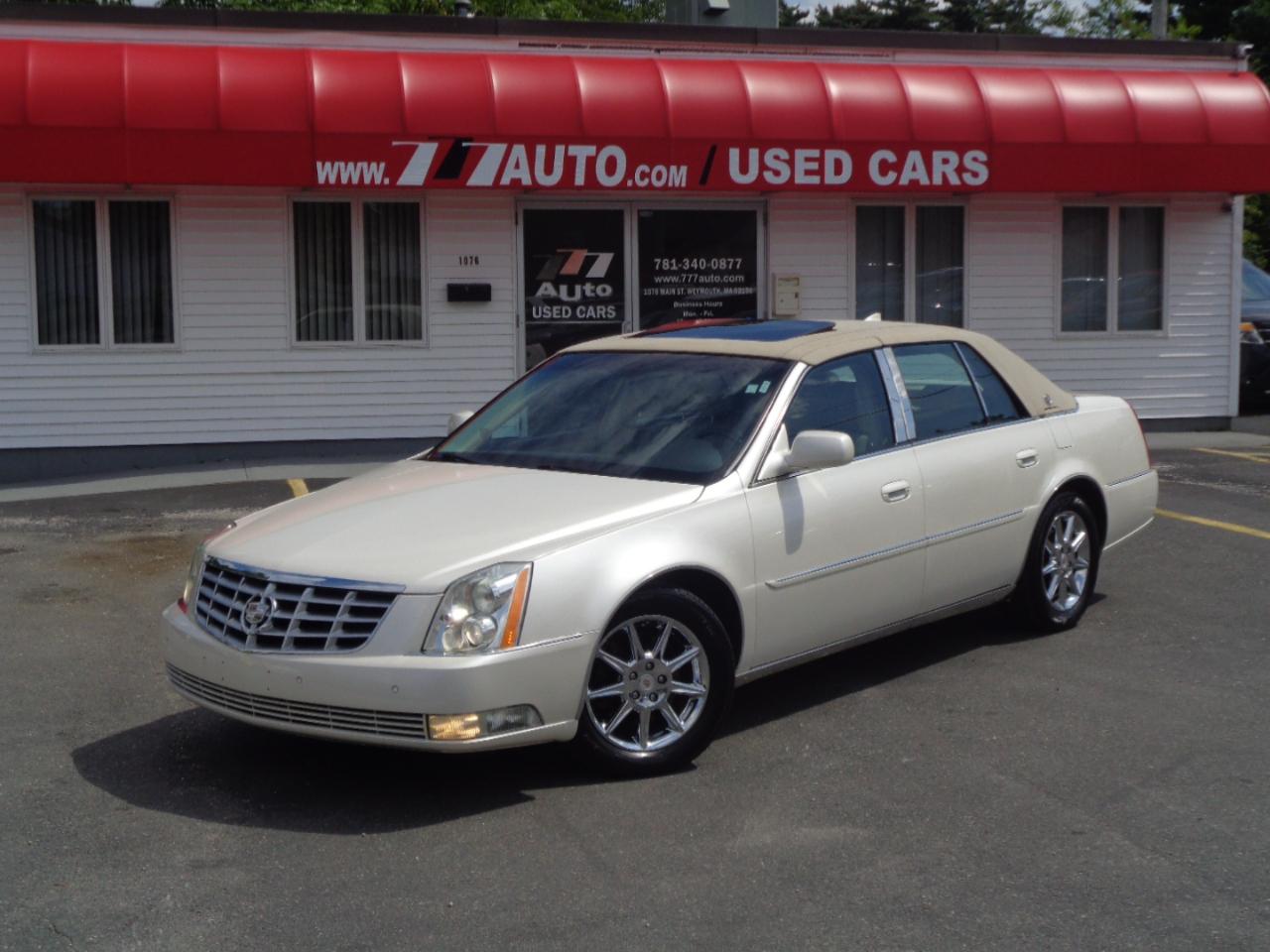 Cadillac DTS 4dr Sdn Luxury Collection 2011