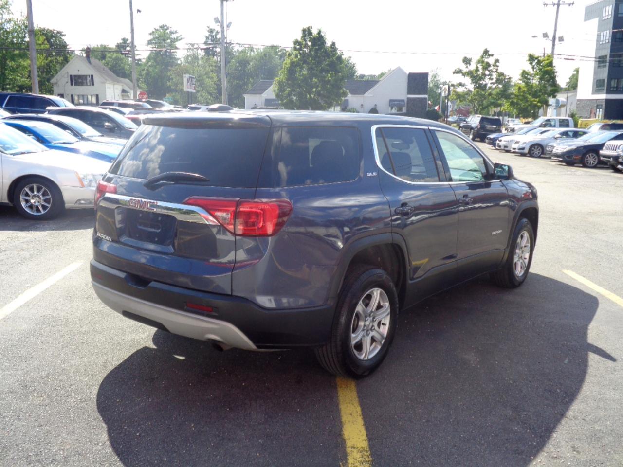 GMC Acadia FWD 4dr SLE w/SLE-1 2018
