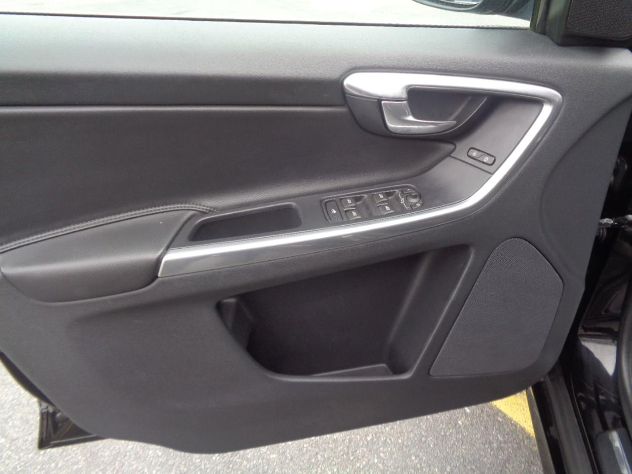 Volvo XC60 AWD 4dr T6 Drive-E 2016