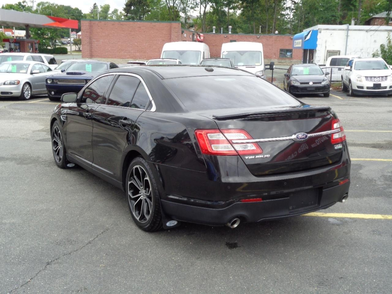 Ford Taurus 4dr Sdn SHO AWD 2013