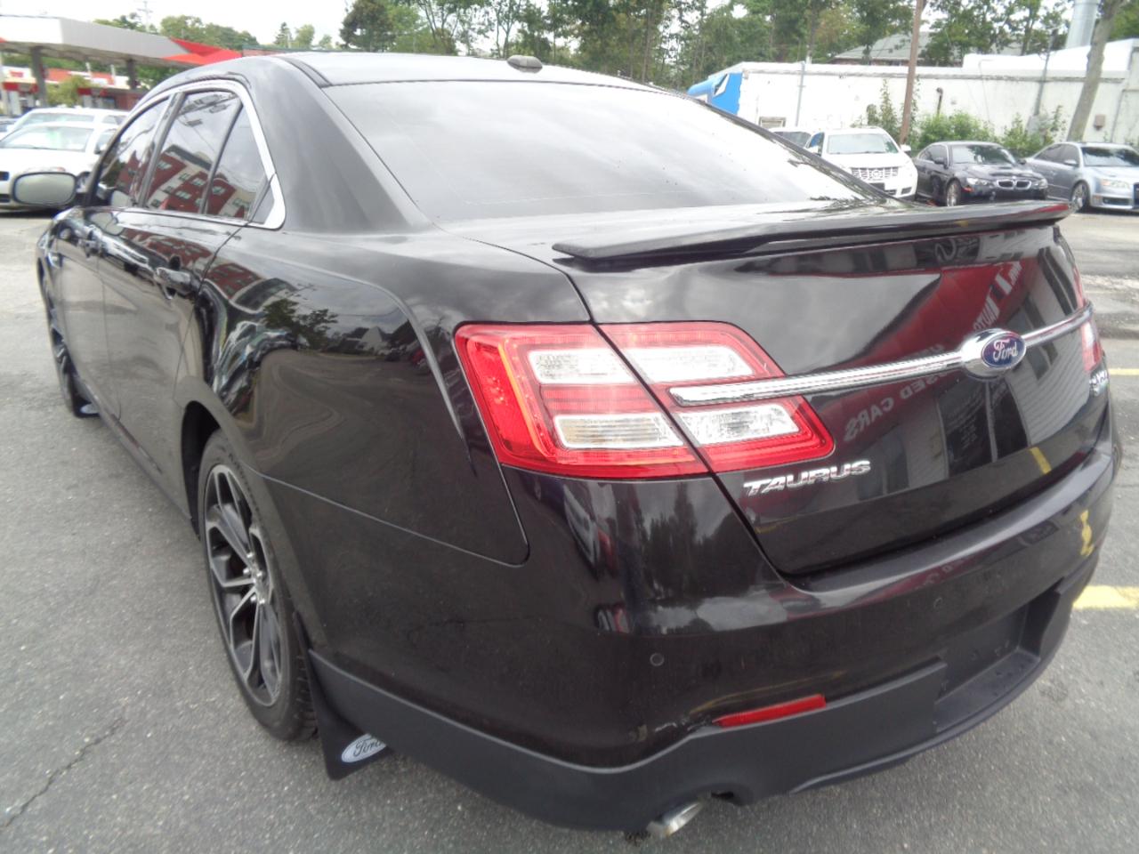 Ford Taurus 4dr Sdn SHO AWD 2013