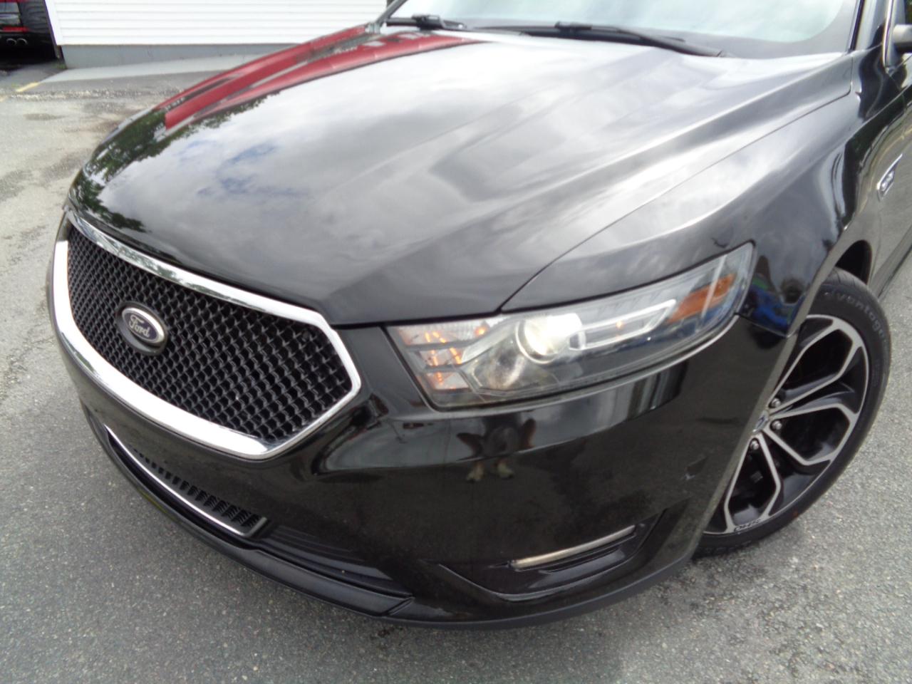 Ford Taurus 4dr Sdn SHO AWD 2013