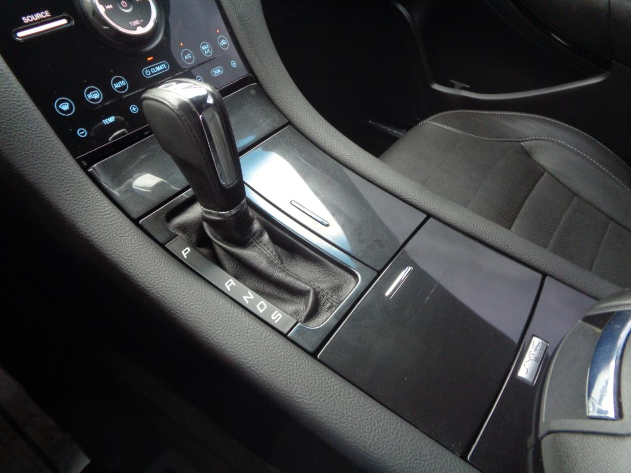 Ford Taurus 4dr Sdn SHO AWD 2013