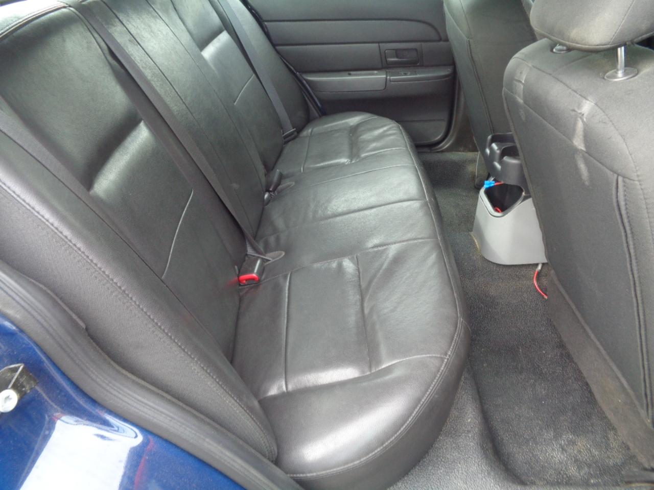Ford Police Interceptor 4dr Sdn w/3.27 Axle 2010