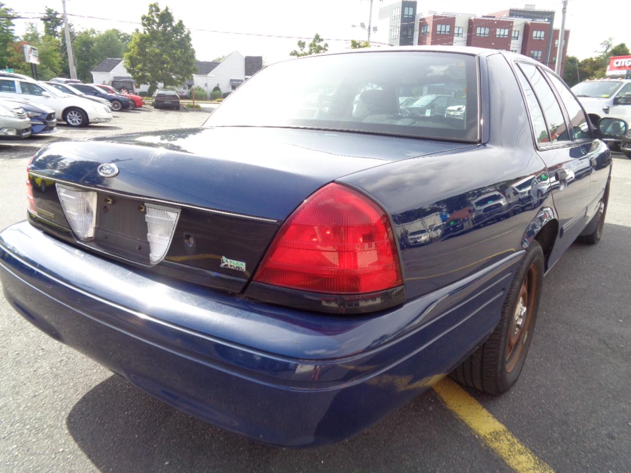 Ford Police Interceptor 4dr Sdn w/3.27 Axle 2010