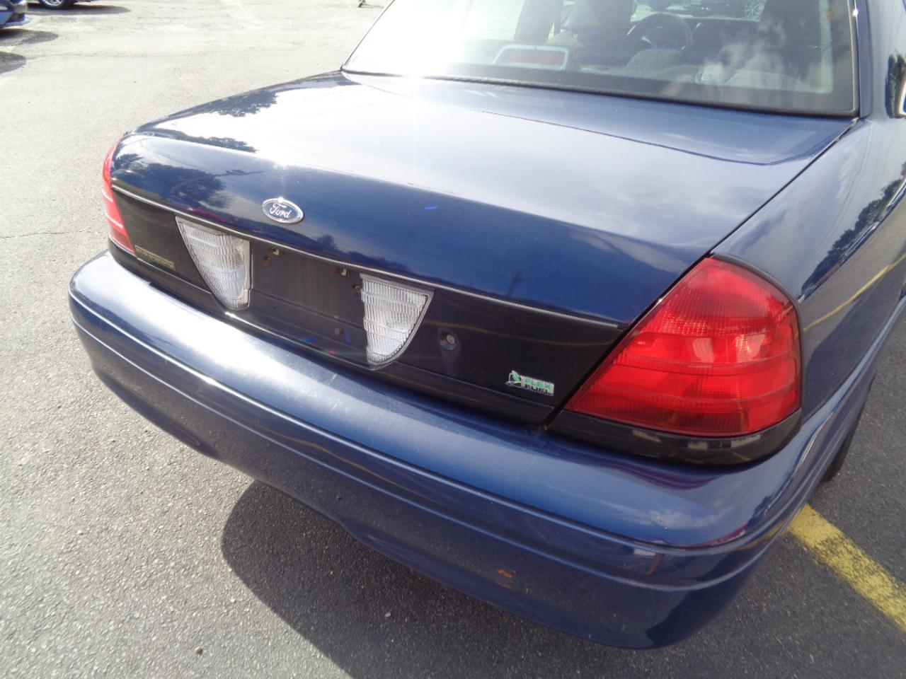 Ford Police Interceptor 4dr Sdn w/3.27 Axle 2010