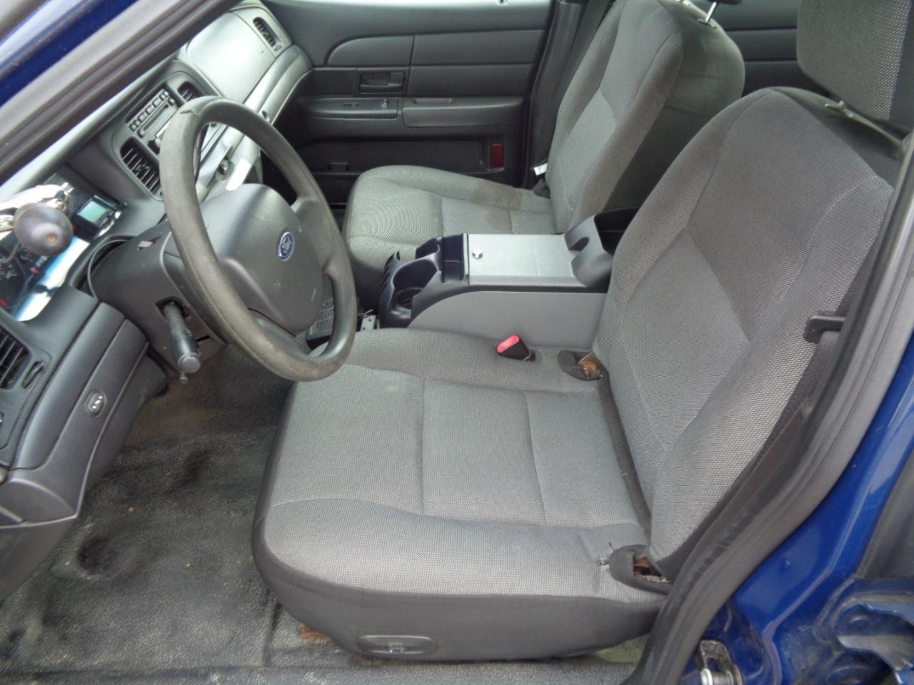 Ford Police Interceptor 4dr Sdn w/3.27 Axle 2010