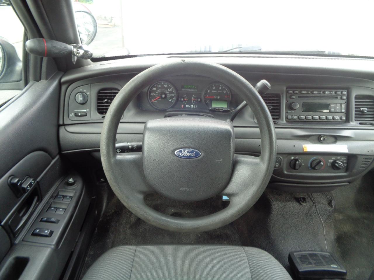 Ford Police Interceptor 4dr Sdn w/3.27 Axle 2010