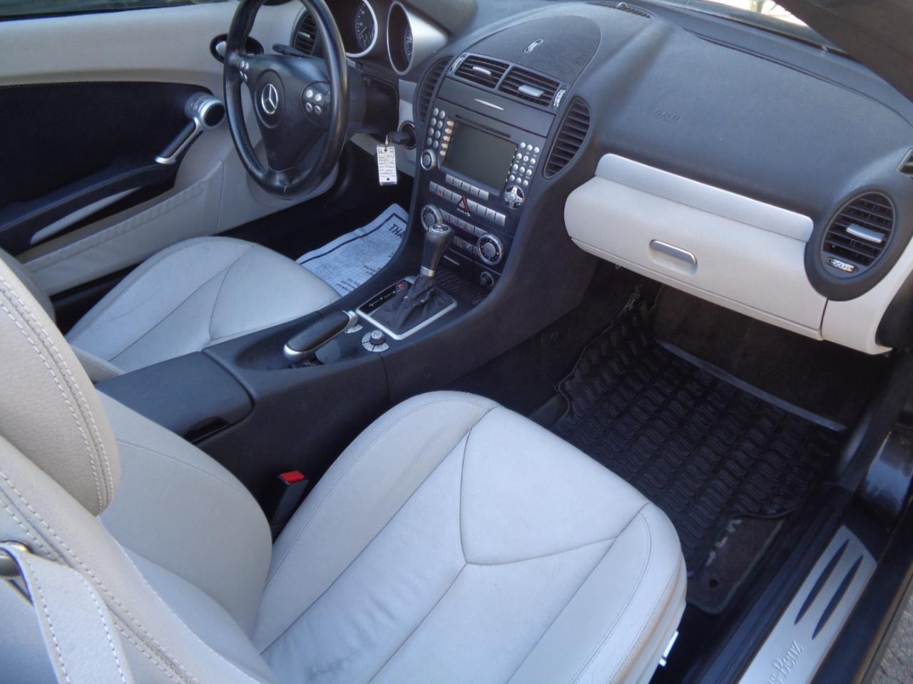 Mercedes-Benz SLK-Class Roadster 3.5L 2005