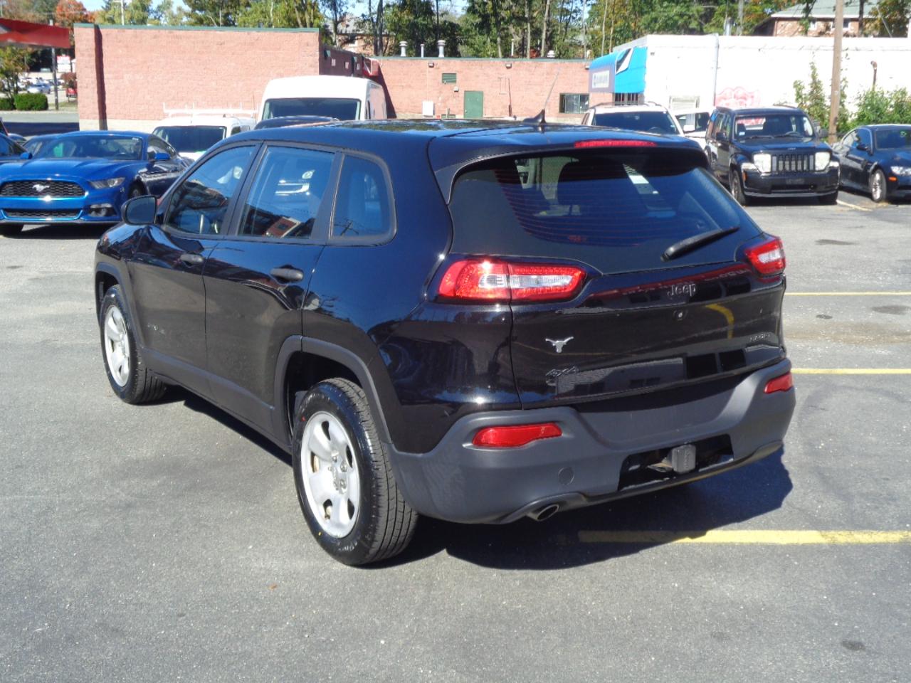 Jeep Cherokee FWD 4dr Sport 2015