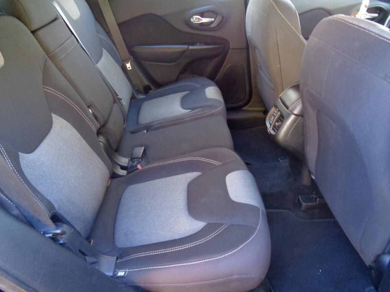 Jeep Cherokee FWD 4dr Sport 2015