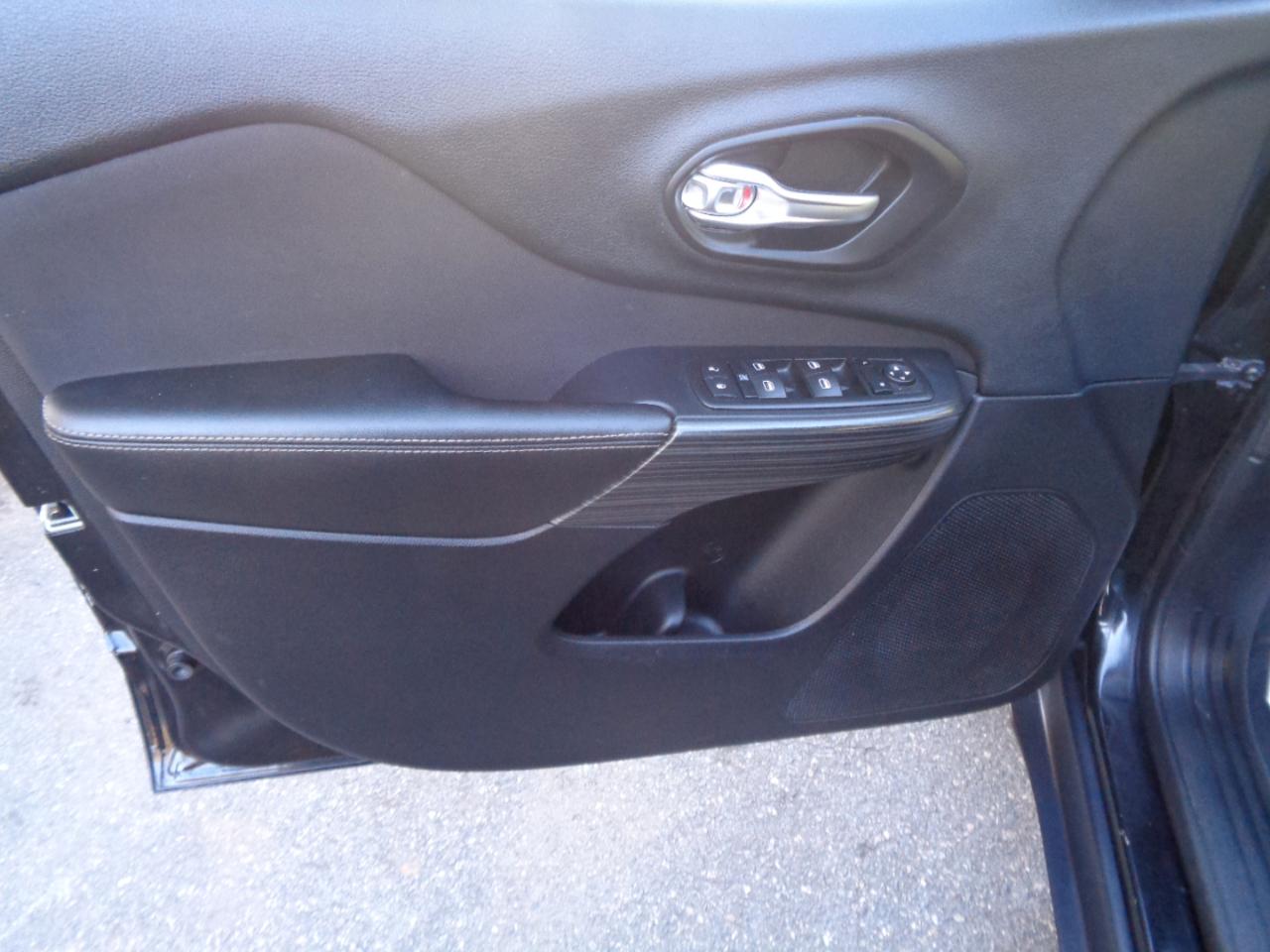 Jeep Cherokee FWD 4dr Sport 2015