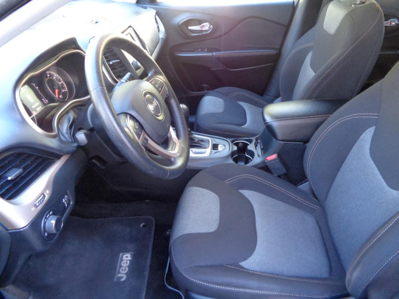 Jeep Cherokee FWD 4dr Sport 2015