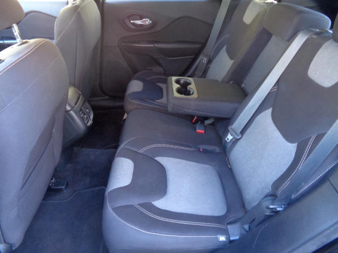 Jeep Cherokee FWD 4dr Sport 2015