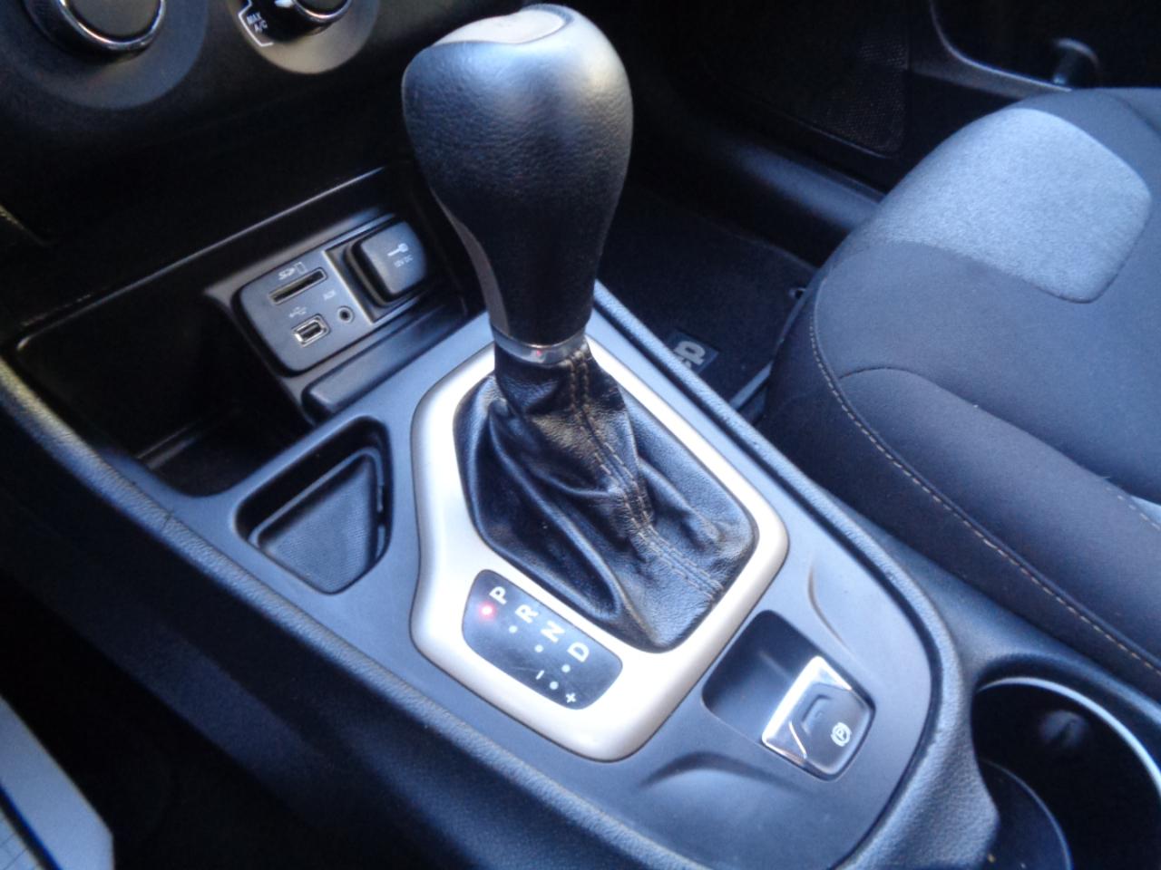 Jeep Cherokee FWD 4dr Sport 2015