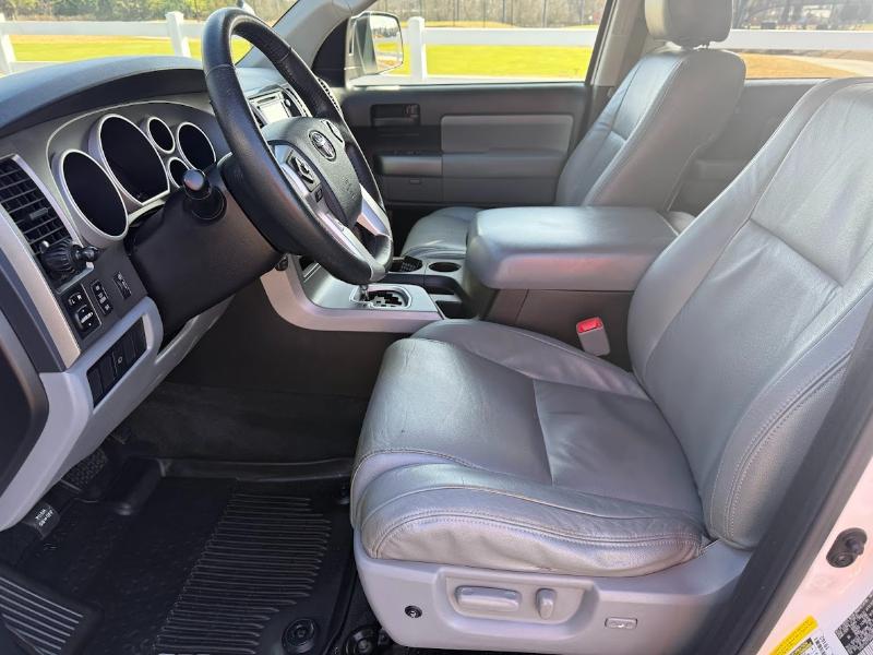 Toyota Sequoia SR5 5.7L 2WD 2016