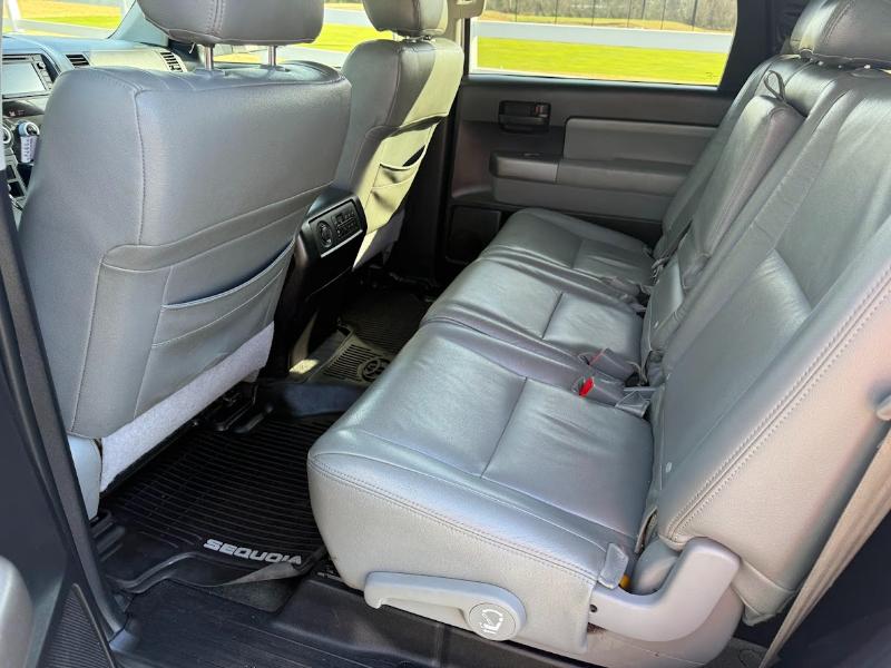 Toyota Sequoia SR5 5.7L 2WD 2016