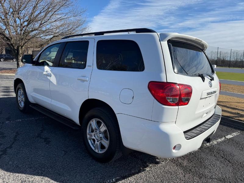 Toyota Sequoia SR5 5.7L 2WD 2016