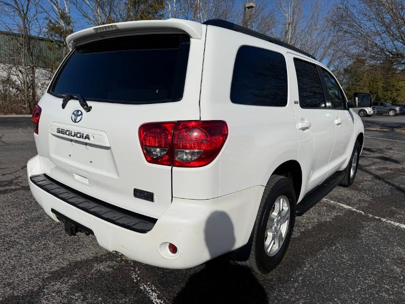 Toyota Sequoia SR5 5.7L 2WD 2016