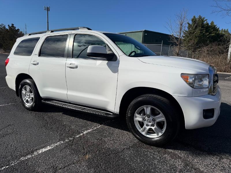 Toyota Sequoia SR5 5.7L 2WD 2016
