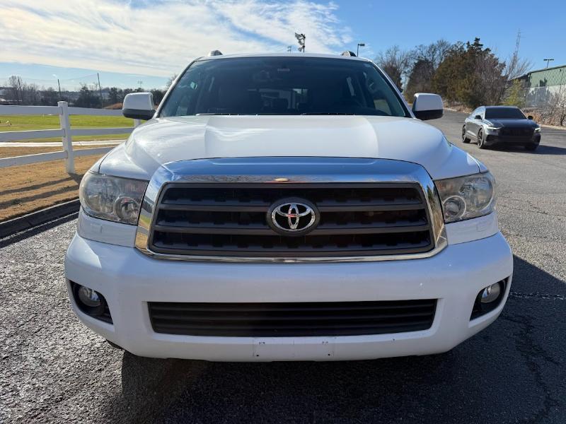 Toyota Sequoia SR5 5.7L 2WD 2016