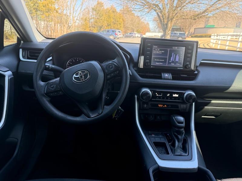 Toyota RAV4 LE 2020