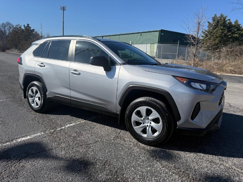 Toyota RAV4 LE 2020