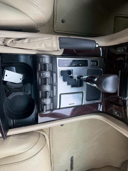 Lexus LX 570 Sport Utility 2011