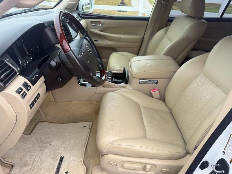 Lexus LX 570 Sport Utility 2011