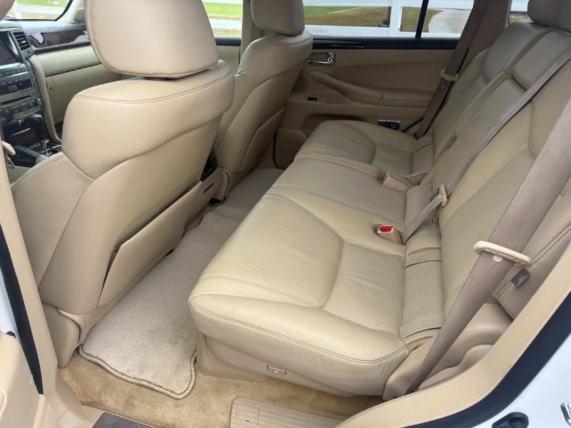 Lexus LX 570 Sport Utility 2011