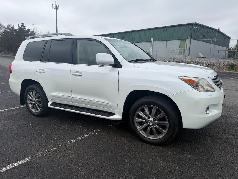 Lexus LX 570 Sport Utility 2011