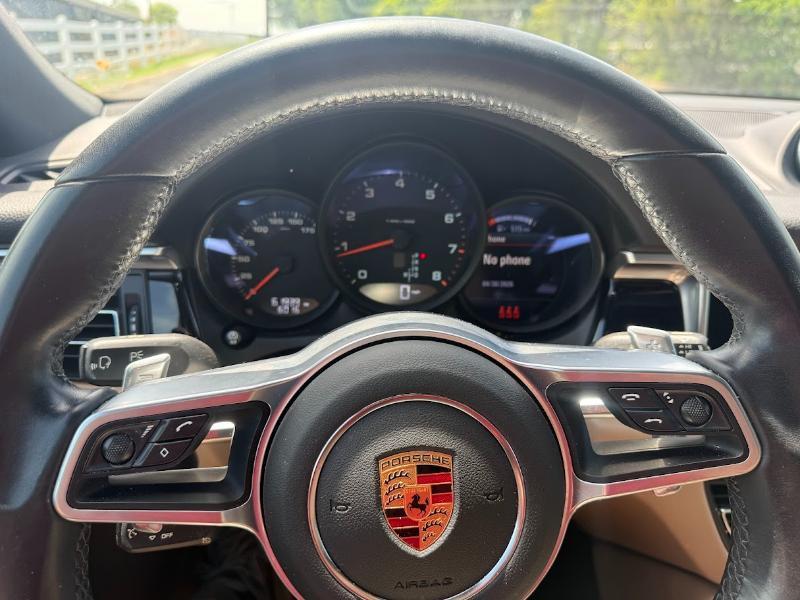 Porsche Macan Base 2021