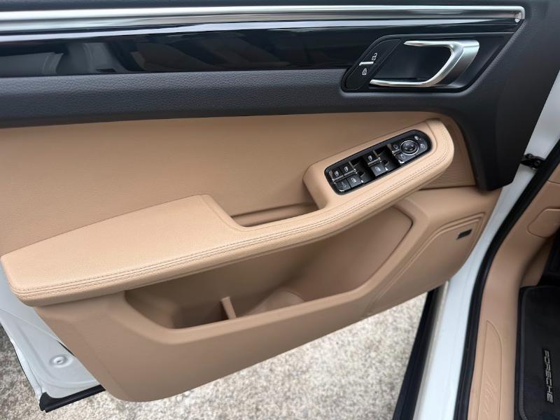 Porsche Macan Base 2021