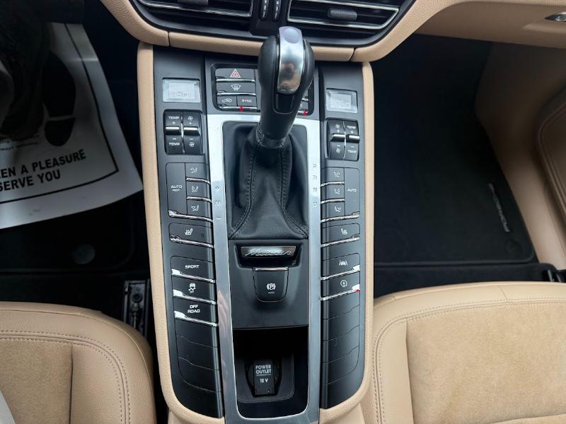 Porsche Macan Base 2021