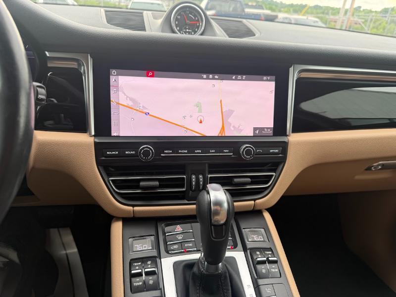 Porsche Macan Base 2021
