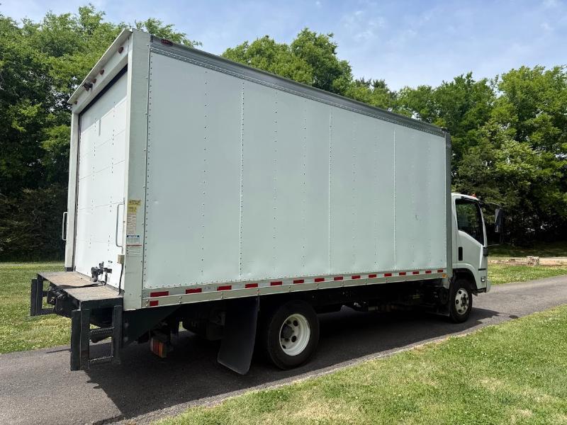 Isuzu NPR  2017