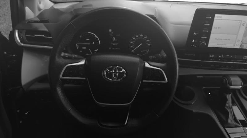 Toyota Sienna XLE 7-Passenger 2024