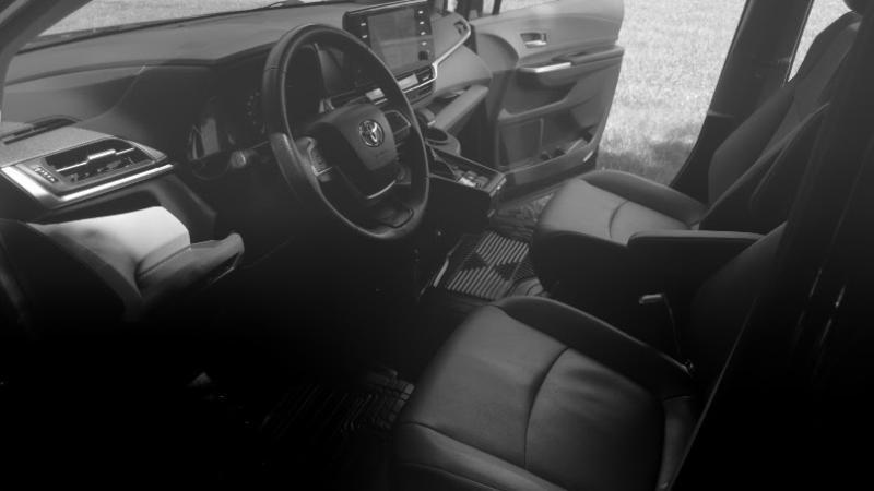 Toyota Sienna XLE 7-Passenger 2024