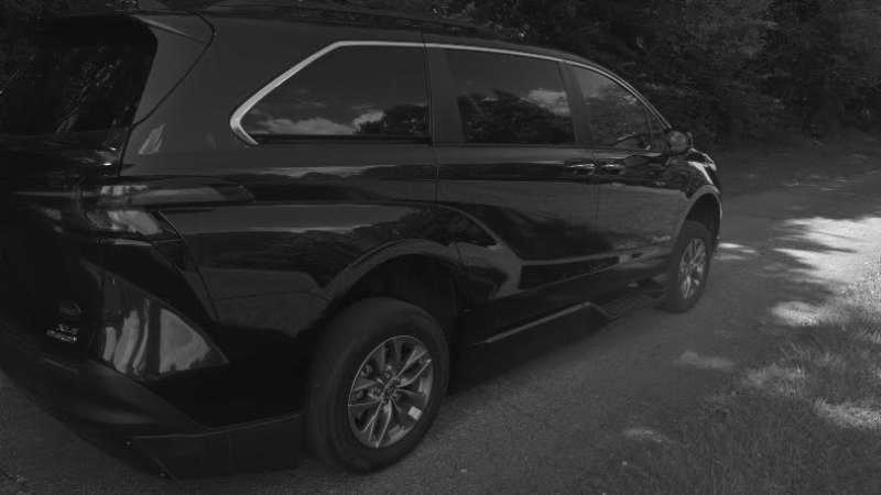 Toyota Sienna XLE 7-Passenger 2024