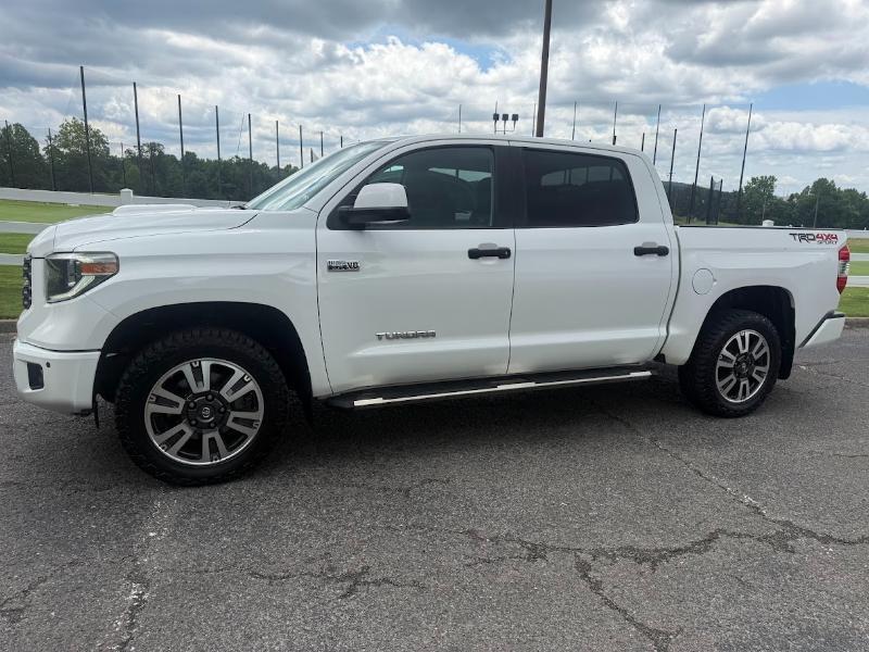 Toyota Tundra SR5 5.7L V8 FFV CrewMax 4WD 2018