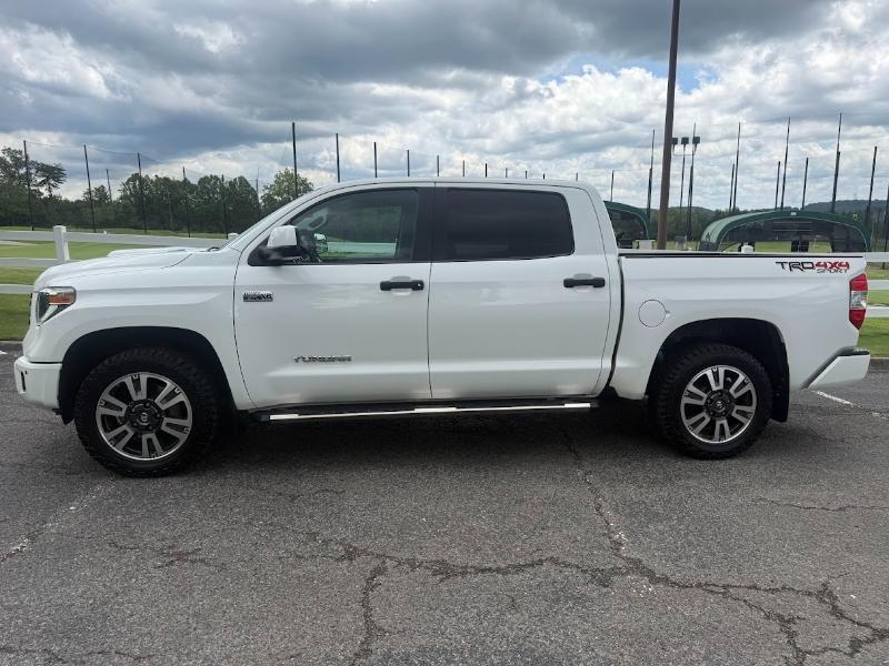 Toyota Tundra SR5 5.7L V8 FFV CrewMax 4WD 2018