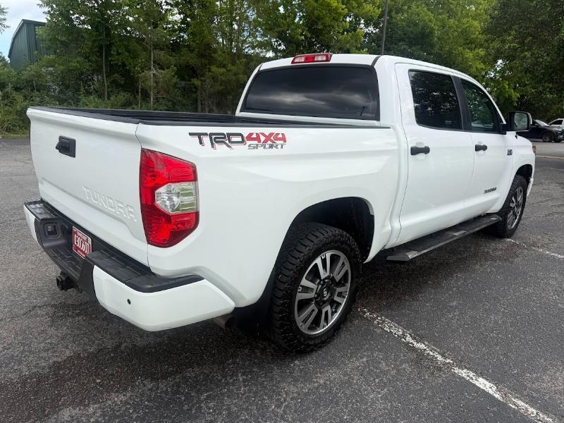 Toyota Tundra SR5 5.7L V8 FFV CrewMax 4WD 2018