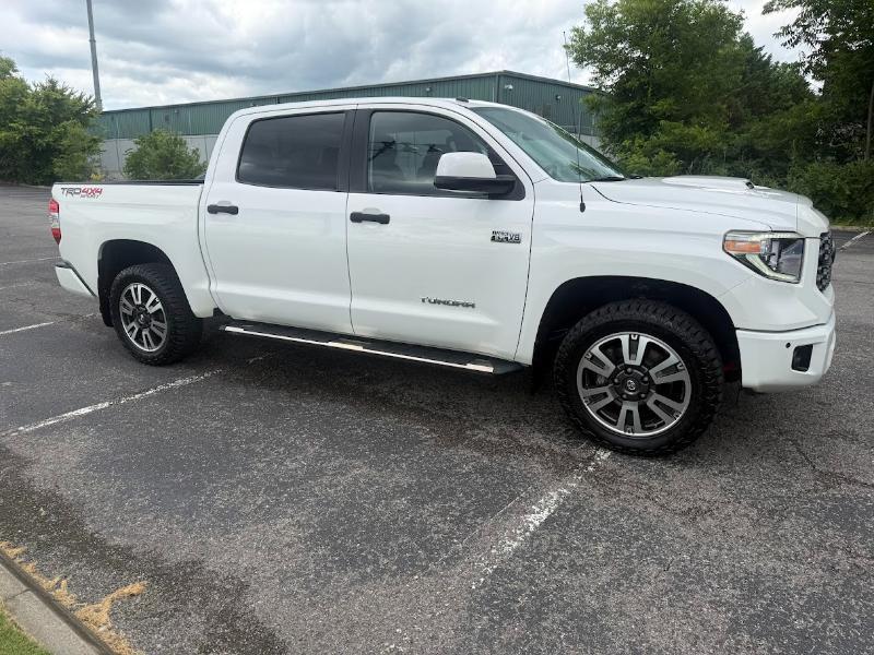 Toyota Tundra SR5 5.7L V8 FFV CrewMax 4WD 2018