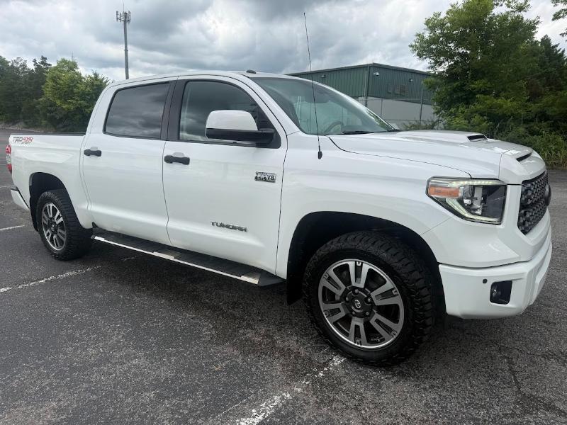 Toyota Tundra SR5 5.7L V8 FFV CrewMax 4WD 2018
