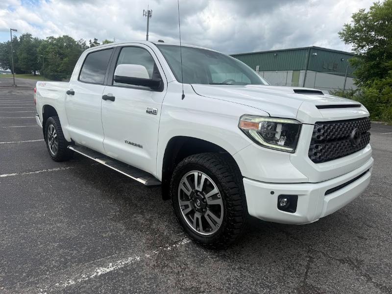 Toyota Tundra SR5 5.7L V8 FFV CrewMax 4WD 2018