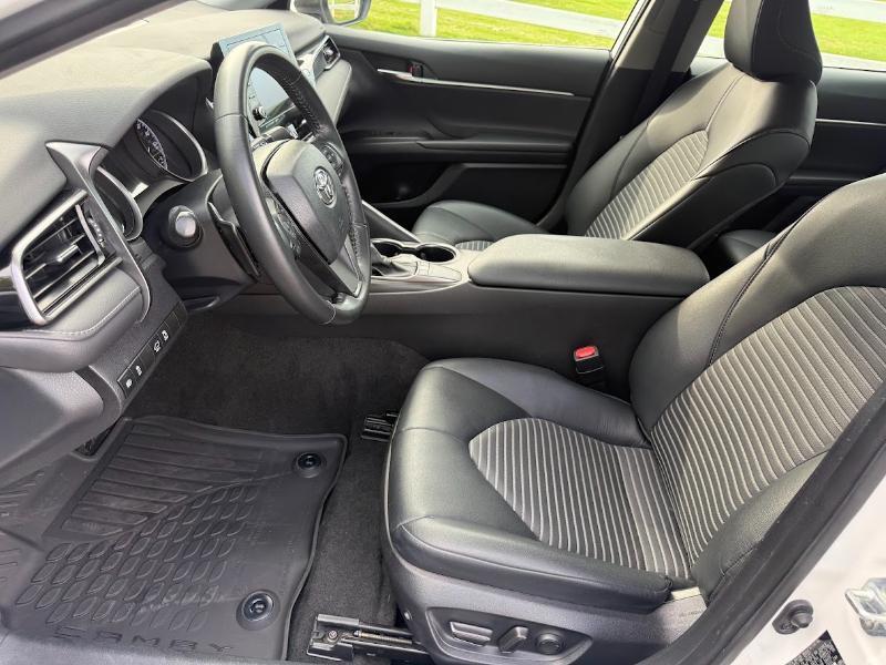 Toyota Camry SE 2023